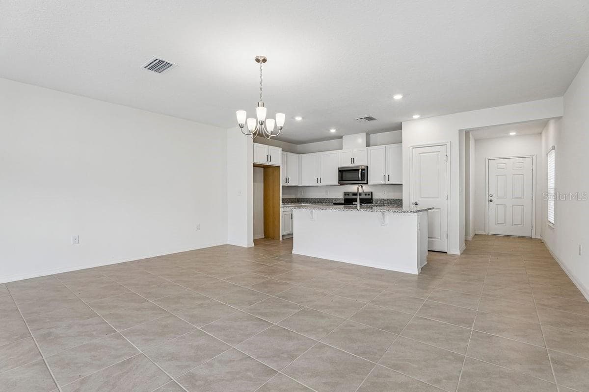 Townhouse at 647 MEADOWS EDGE PL, LAKE WALES, photo 6 of 18
