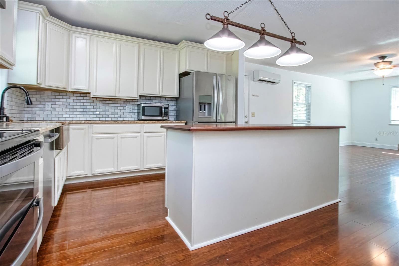Custom kitchen island and cabinets - 2501 LIGHTFOOT RD, WIMAUMA