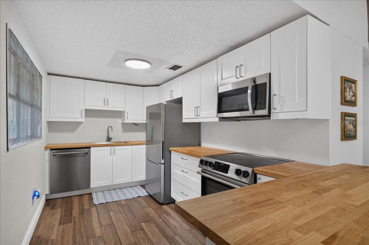 Single Family Residence at 4417 RIVER DR, VALRICO, photo 14 of 60
