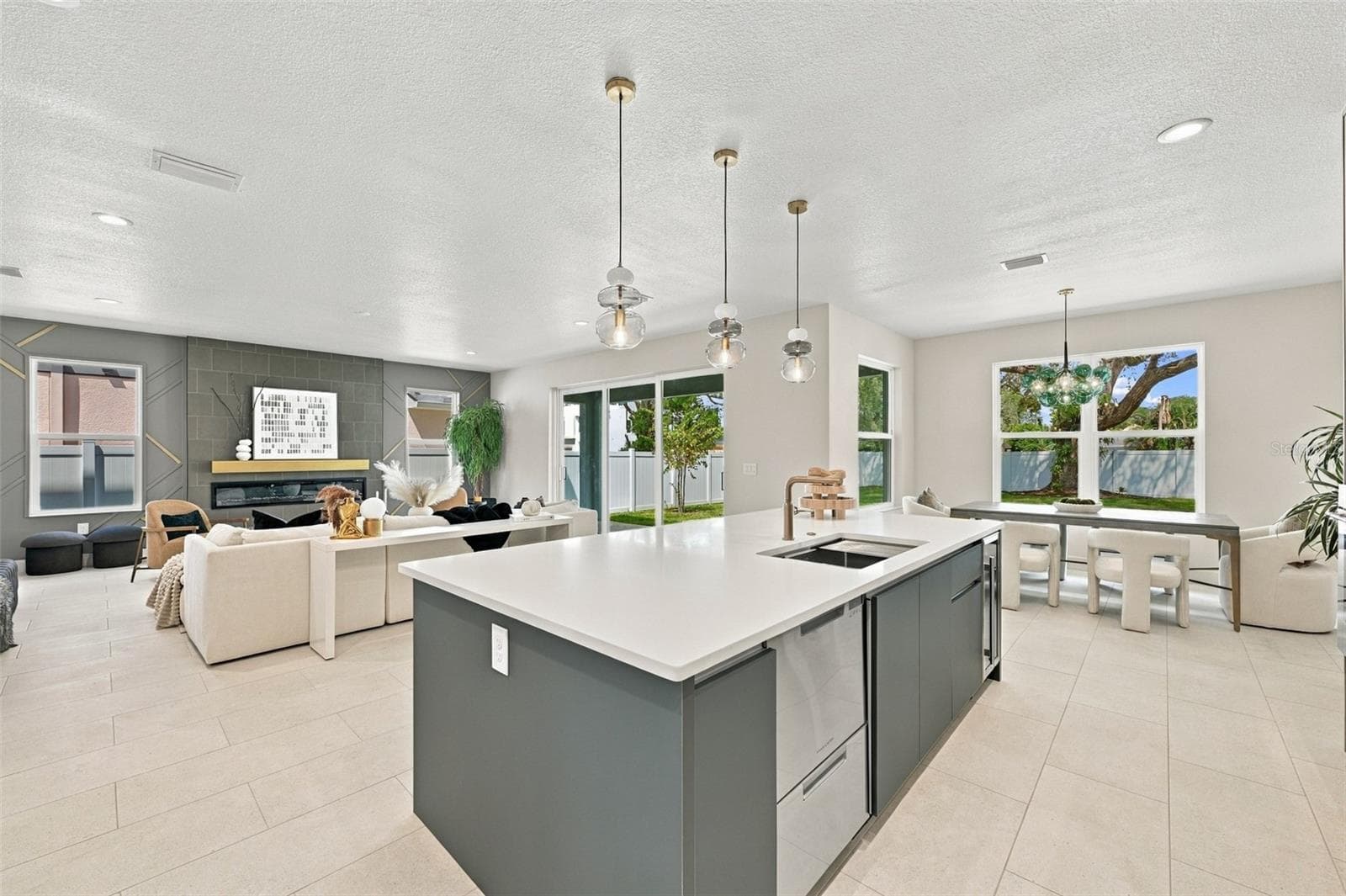 Single Family Residence at 3203 W WYOMING AVE, TAMPA, photo 13 of 59