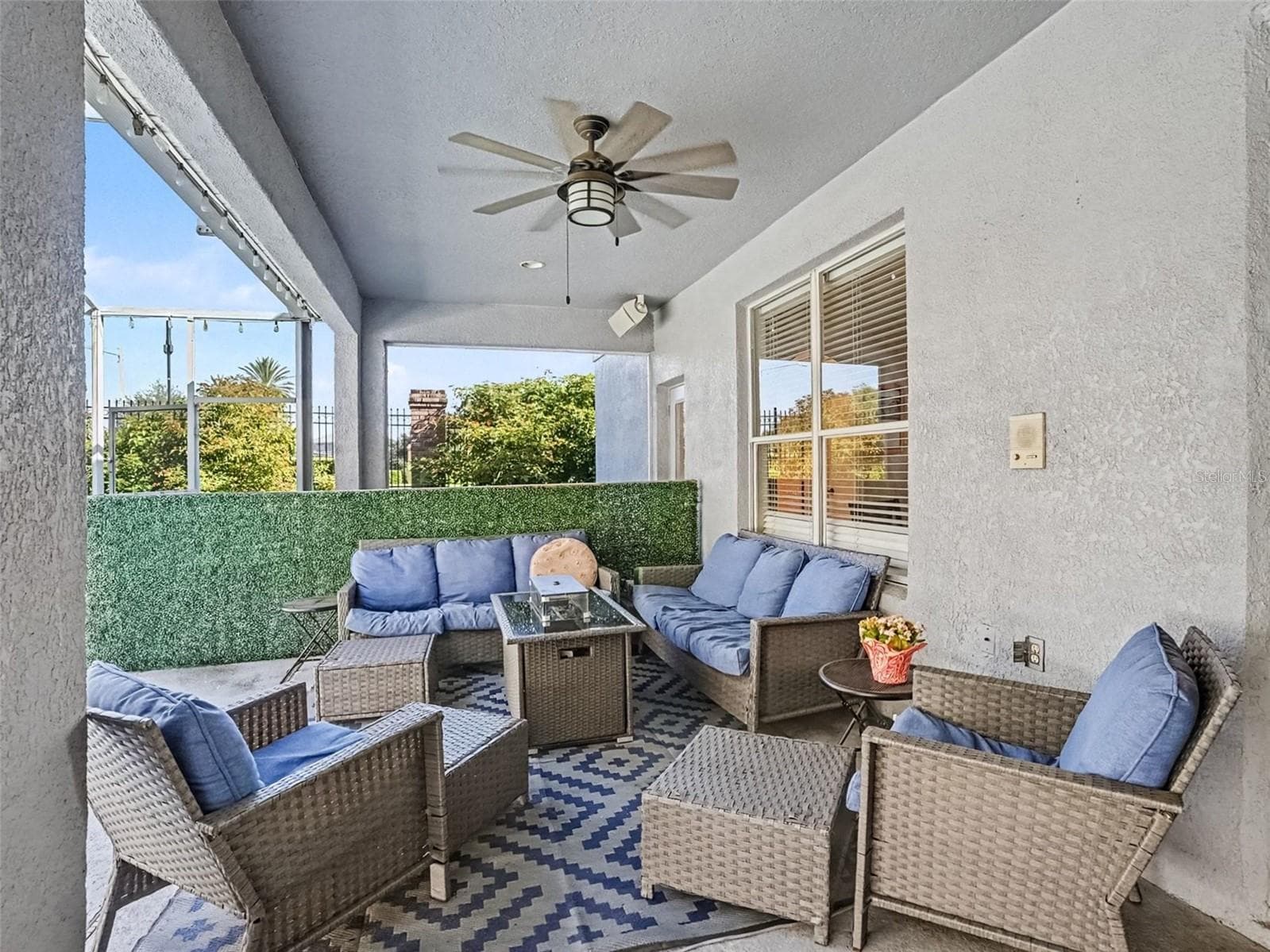Indoor/outdoor living - 2102 GREEN ASH CT, WINTER GARDEN
