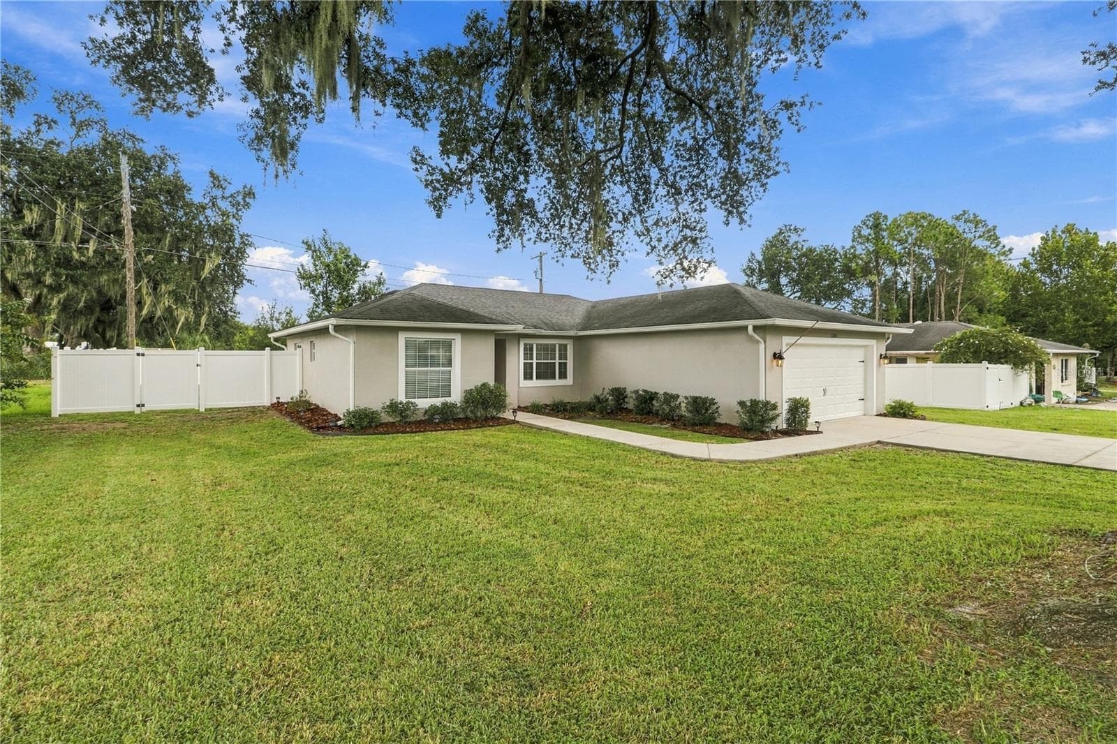 Single Family Residence at 1324 AUBURN ST, LAKELAND, photo 2 of 33