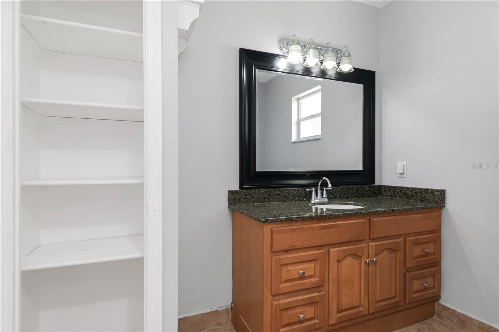Single Family Residence at 712 S OAKWOOD AVE, BRANDON, photo 31 of 55