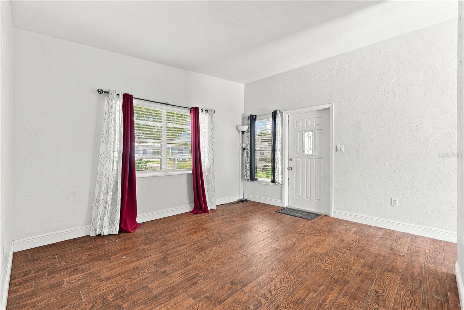 living room - 10594 104TH AVE, LARGO