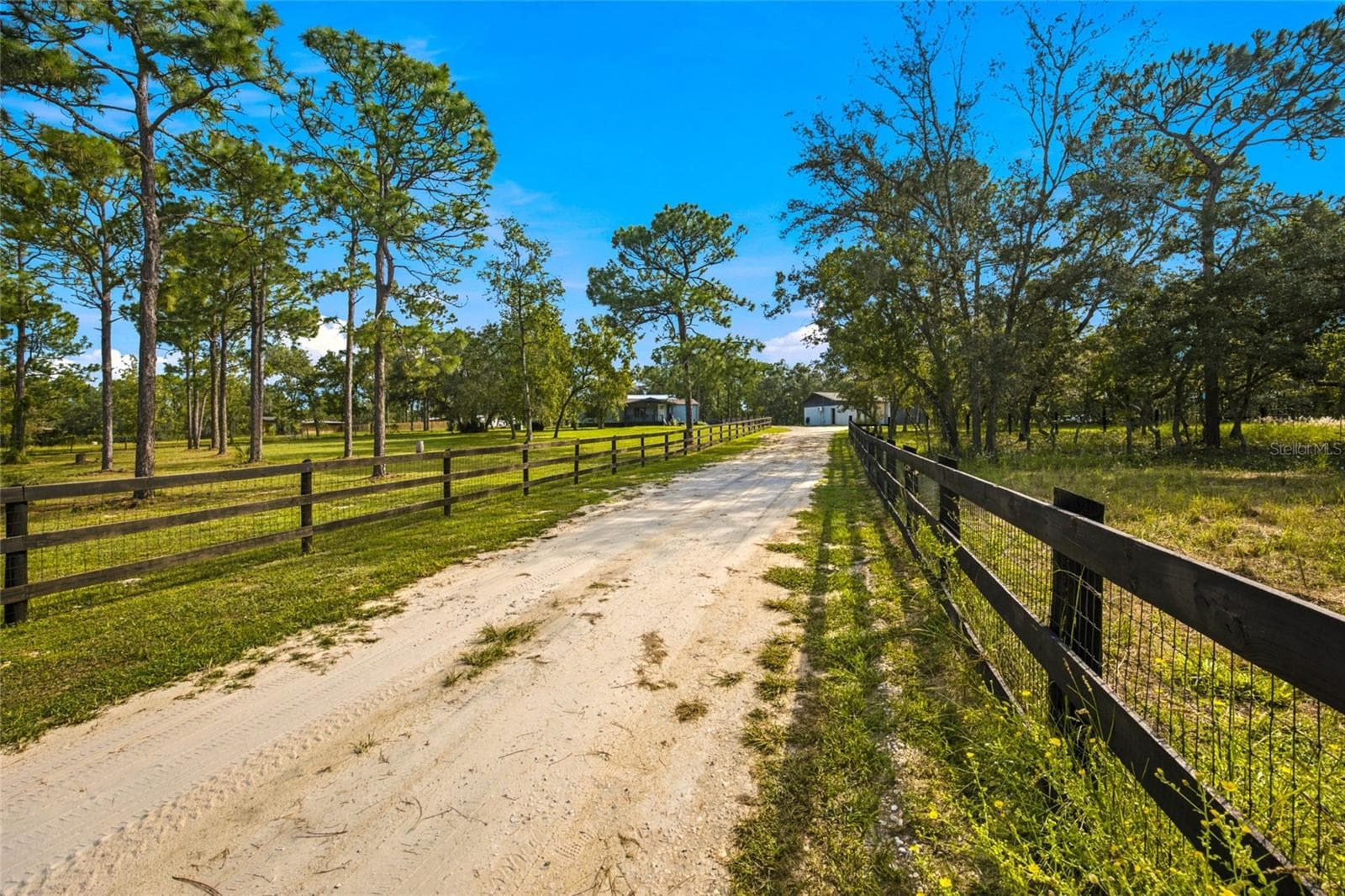 Manufactured Home at 12180 SUNSHINE, BROOKSVILLE, photo 2 of 51