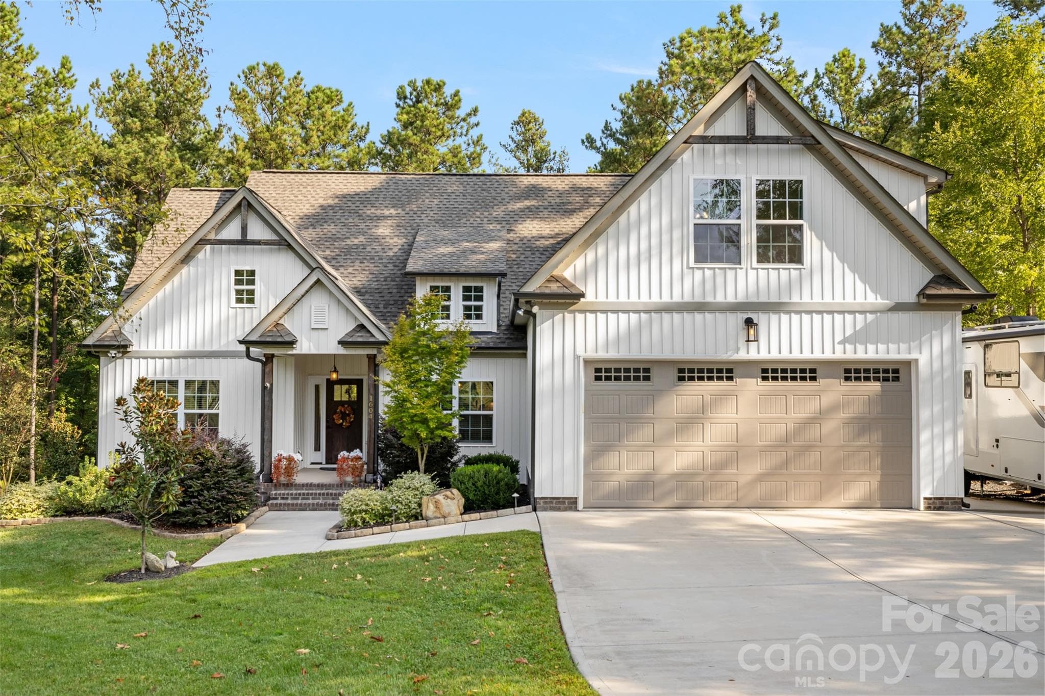 Charming craftsman-style home surrounded by mature trees - 1604 Aragon Beach Road, Rock Hill