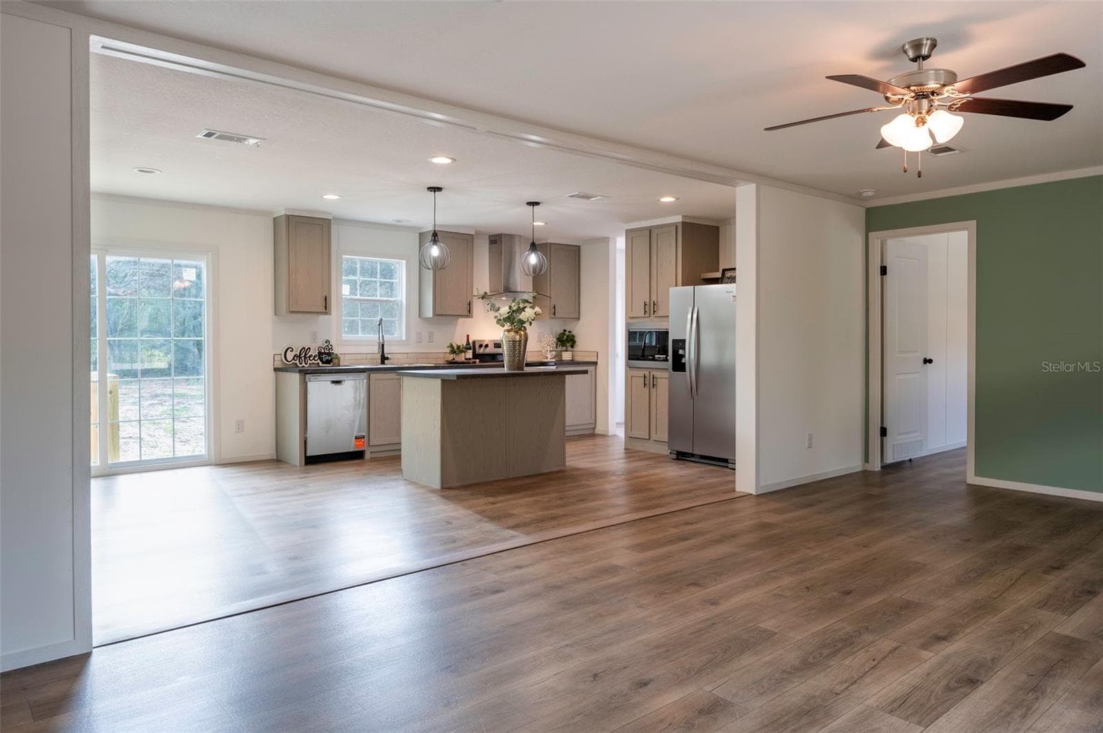 Manufactured Home at 11691 NE 106TH CT, ARCHER, photo 11 of 39