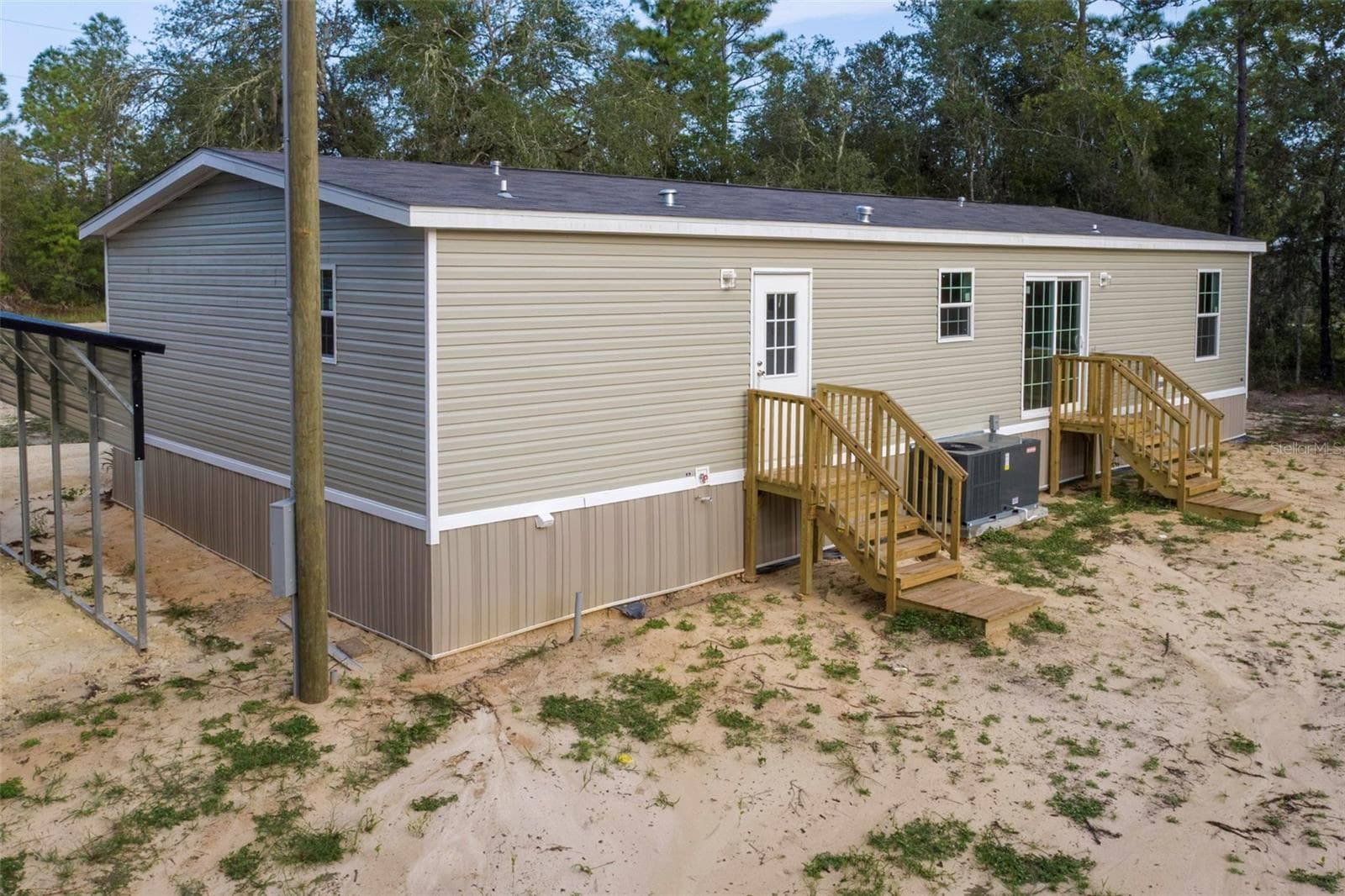Manufactured Home at 11691 NE 106TH CT, ARCHER, photo 32 of 39