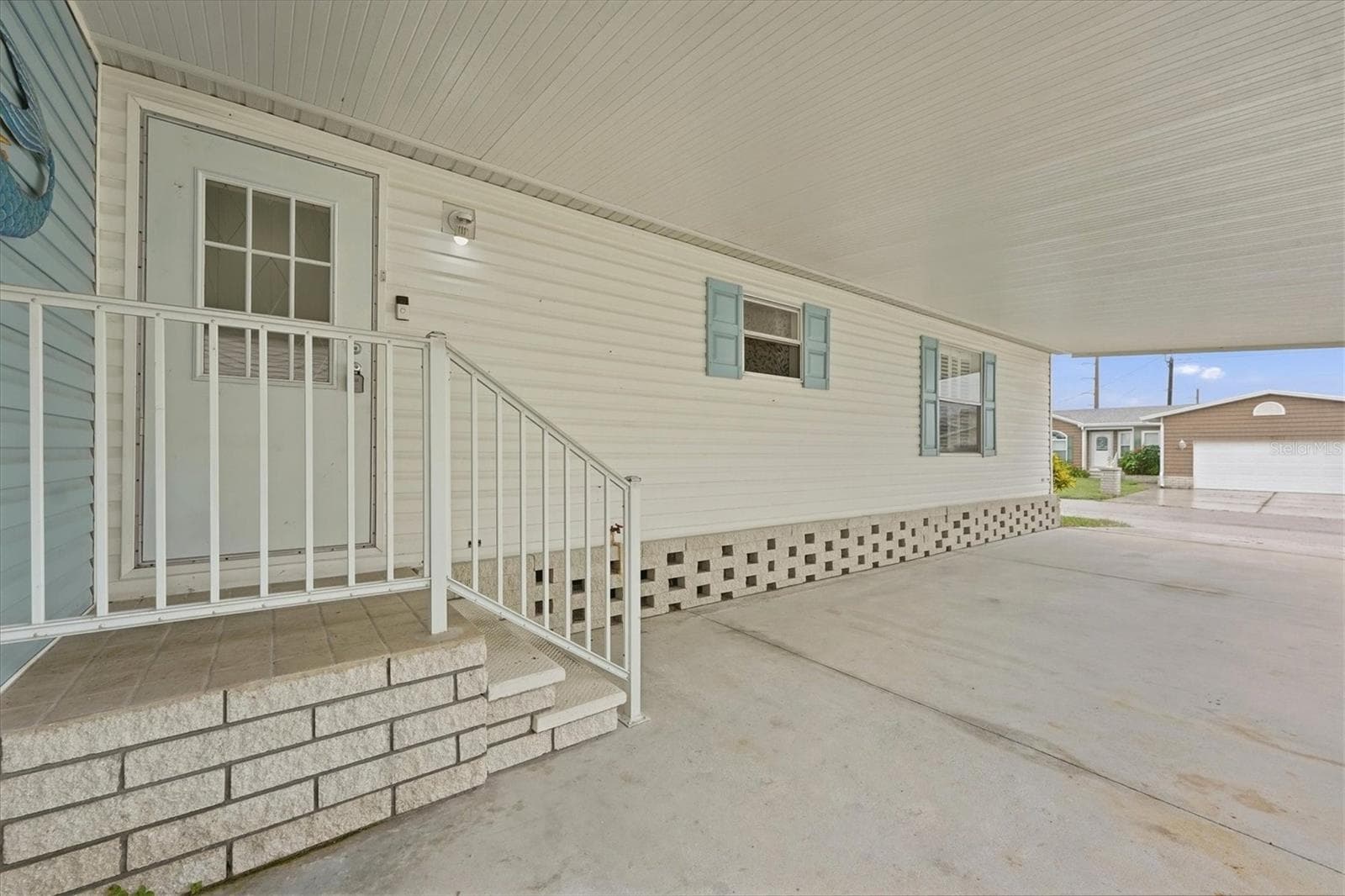 Manufactured Home at 583 PORTSIDE DR, NORTH PORT, photo 7 of 82
