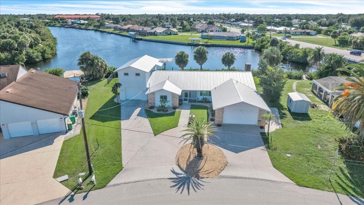 795 S ELLICOTT CIR