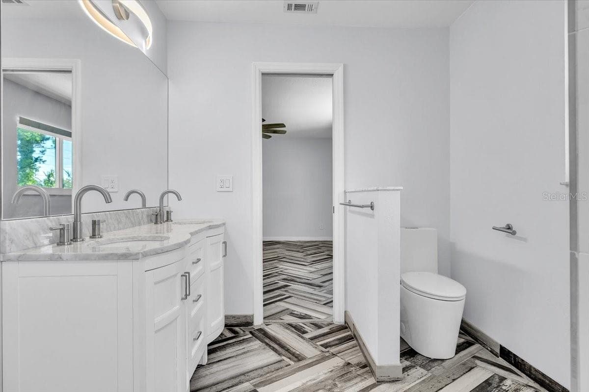 Single Family Residence at 795 S ELLICOTT CIR, PORT CHARLOTTE, photo 31 of 86