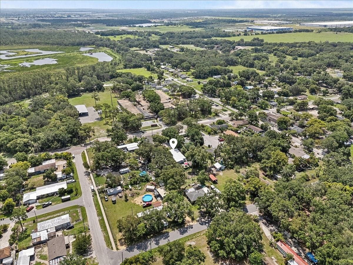 Manufactured Home at 306 AVENUE A WAHNETA E, WINTER HAVEN, photo 2 of 33