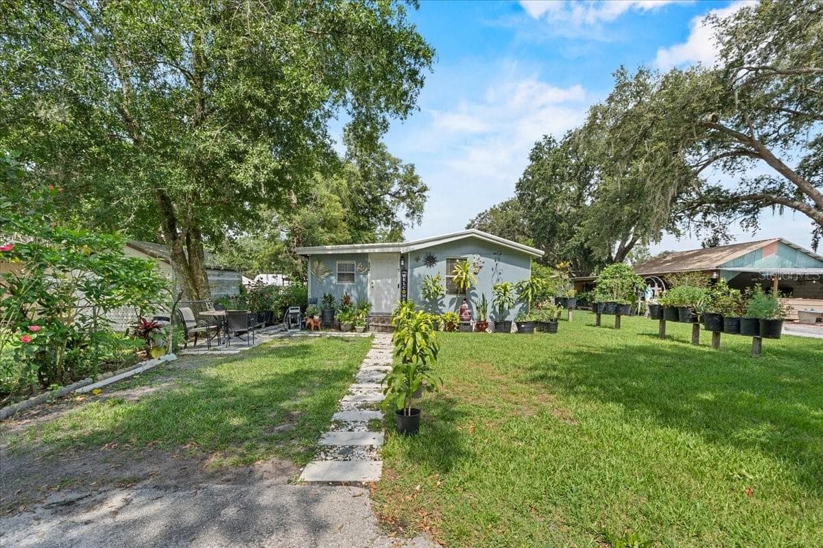 Manufactured Home at 306 AVENUE A WAHNETA E, WINTER HAVEN, photo 4 of 33
