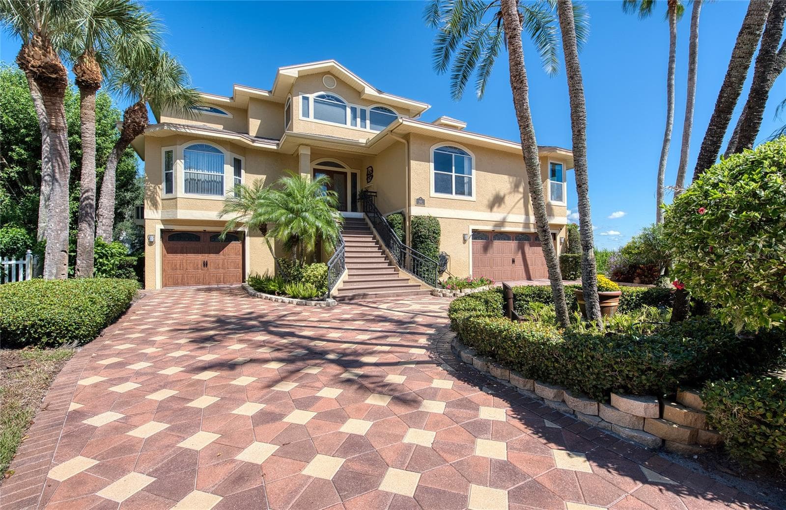 103 ROYAL CT