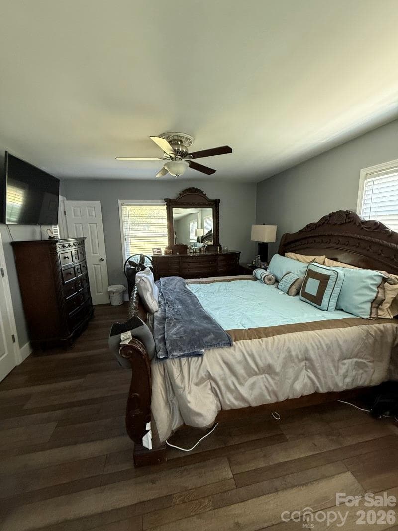 Single Family Residence at 3432 Farrhill Road, Charlotte, photo 4 of 15