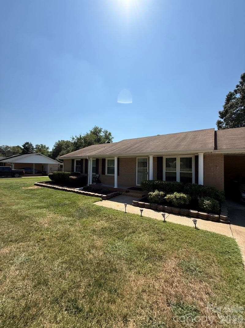 Single Family Residence at 3432 Farrhill Road, Charlotte, photo 11 of 15
