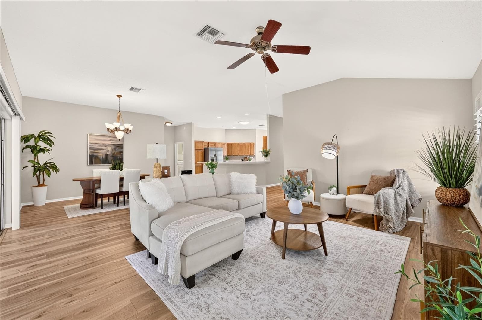 Great Room/Family Room has enough space for all your large furniture - 17101 SE 94TH BERRIEN CT, THE VILLAGES