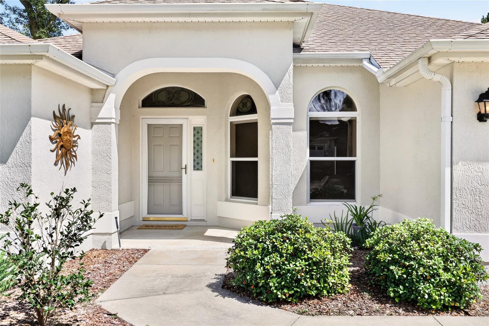 Front porch and covered entry - 17101 SE 94TH BERRIEN CT, THE VILLAGES