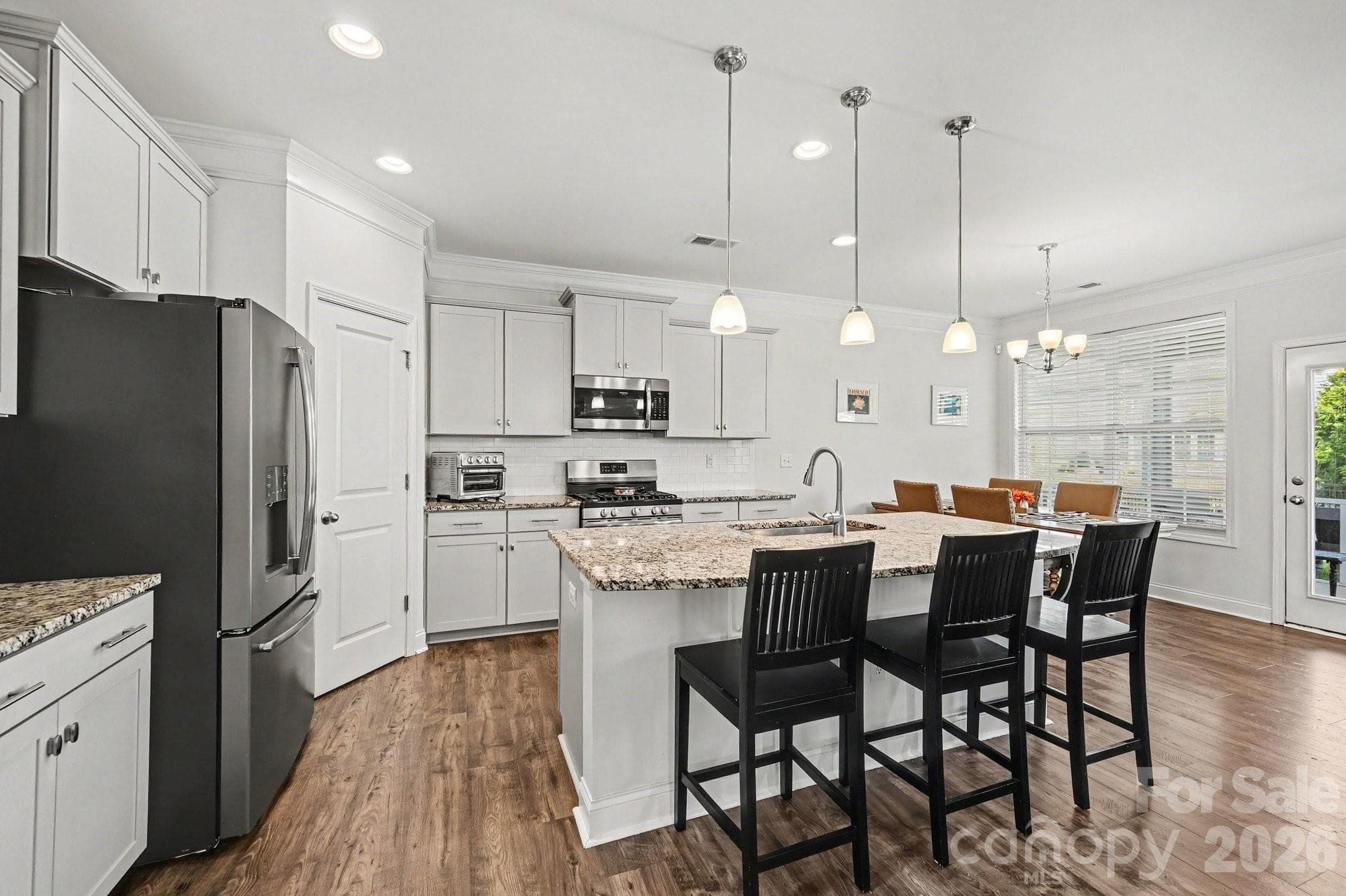 Large kitchen island - 5710 Rainbow Lane, Indian Land