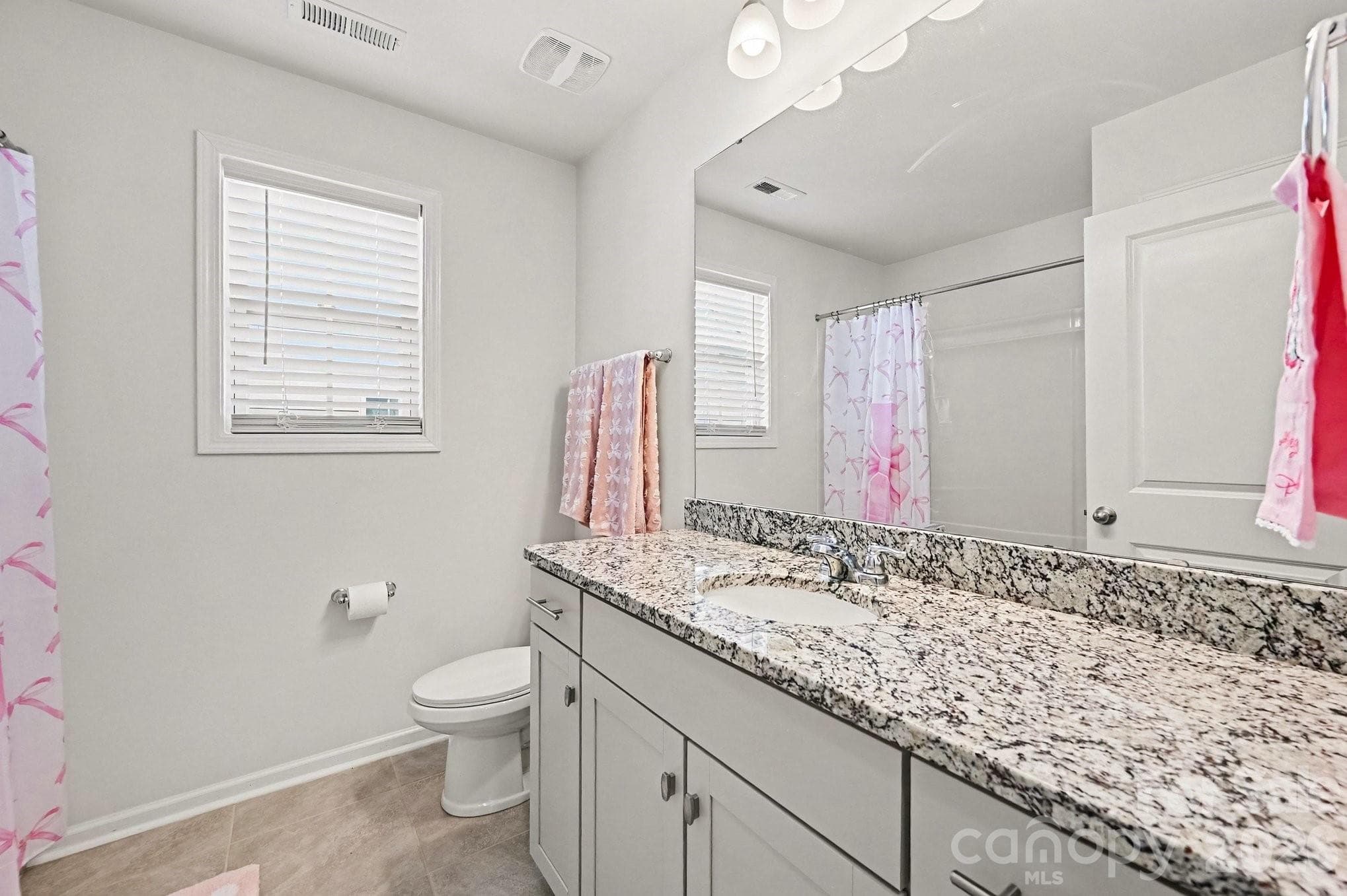 Upper level full bathroom - 5710 Rainbow Lane, Indian Land