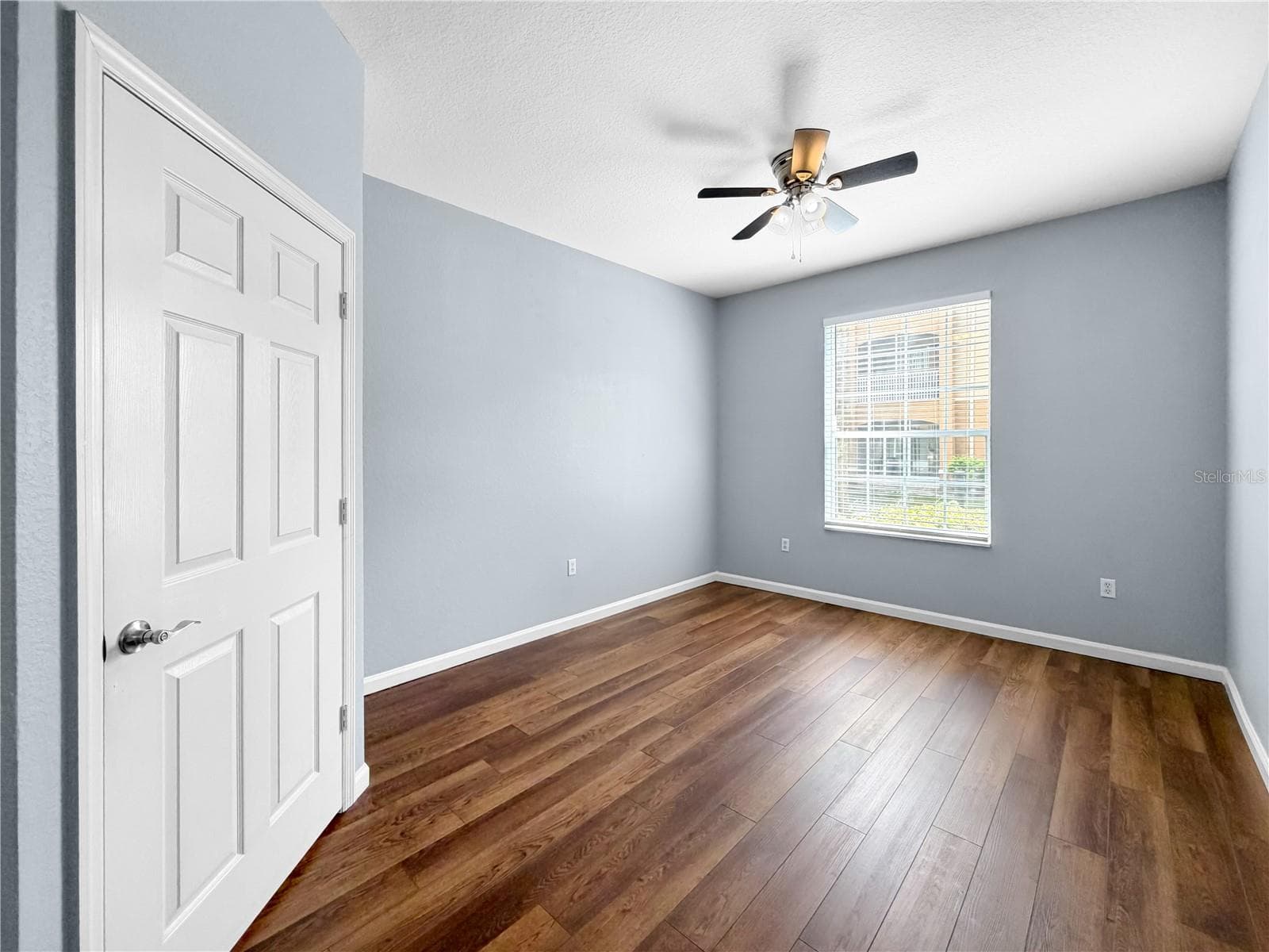 Large Primary Bedroom with Walk-in Closet and Ensuite Bathroom. - 6434 CAVA ALTA DR #105, ORLANDO