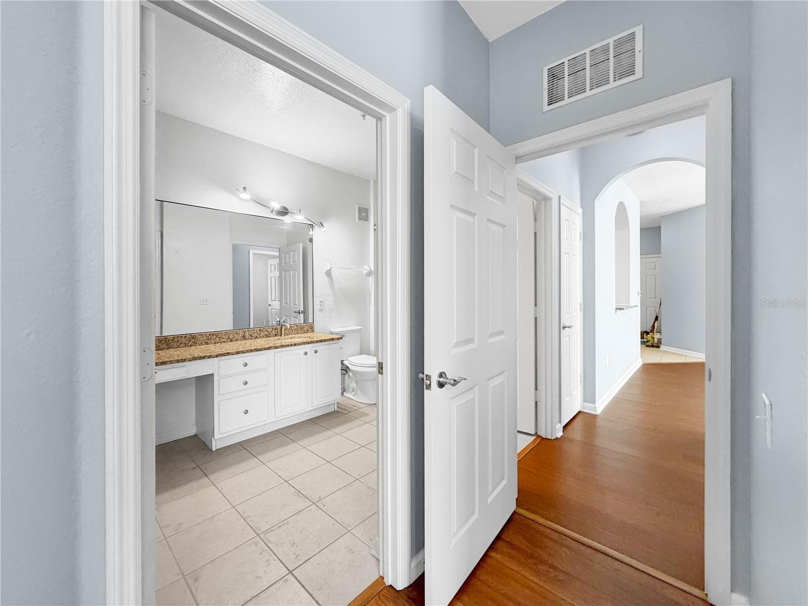 Guest Bathroom has access from the hallway and also the 2nd Bedroom. - 6434 CAVA ALTA DR #105, ORLANDO