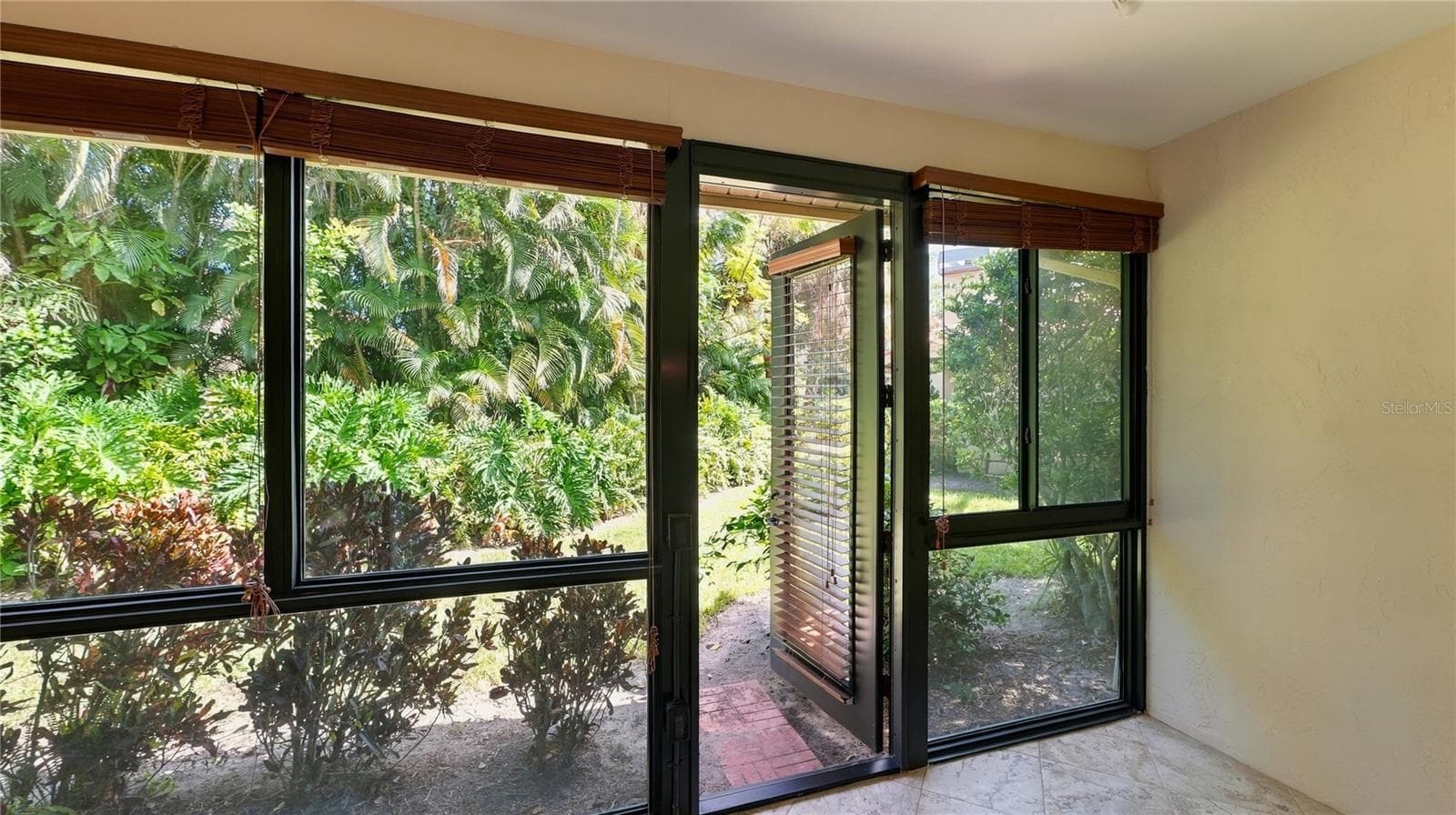 Sun Room with door to backyard. - 4802 KESTRAL PARK CIR #22, SARASOTA