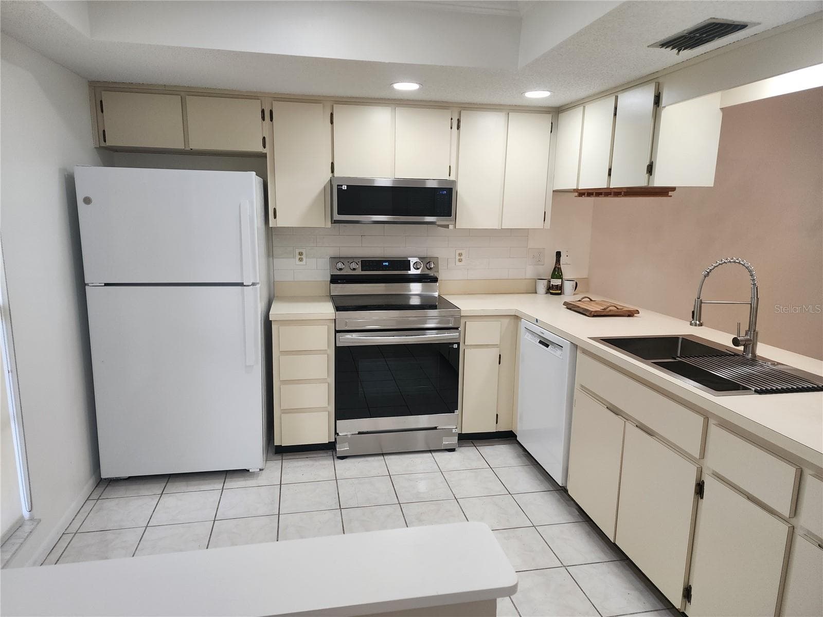 Condominium at 7517 GREYSTONE DR #N/A, HUDSON, photo 3 of 20