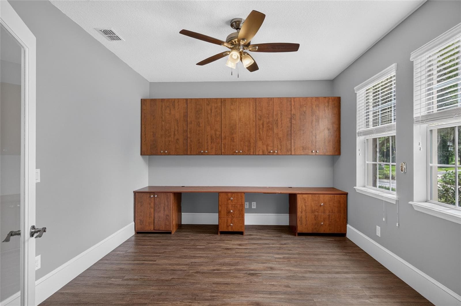 Single Family Residence at 15718 STARLING DALE LN, LITHIA, photo 5 of 47