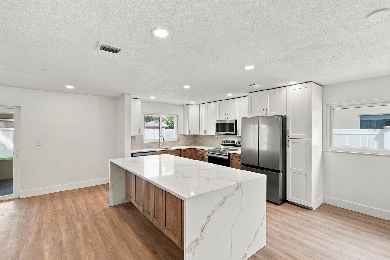 Single Family Residence at 1630 DALE CIR N, DUNEDIN, photo 10 of 37