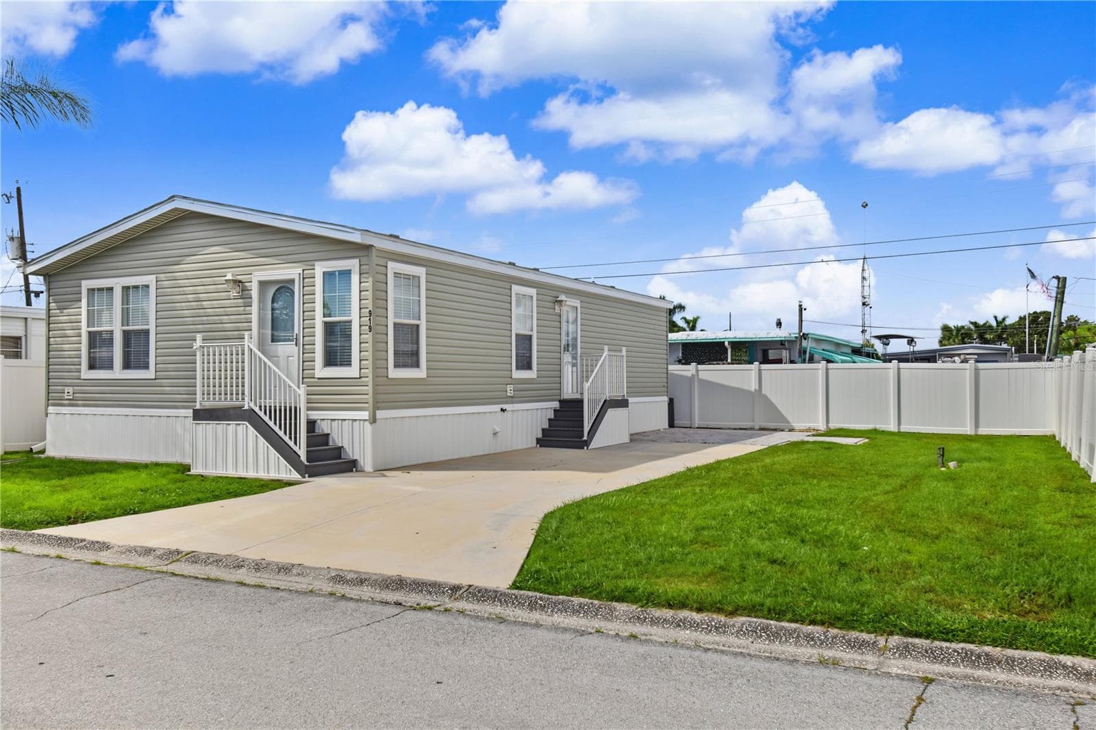 919 50TH AVE W