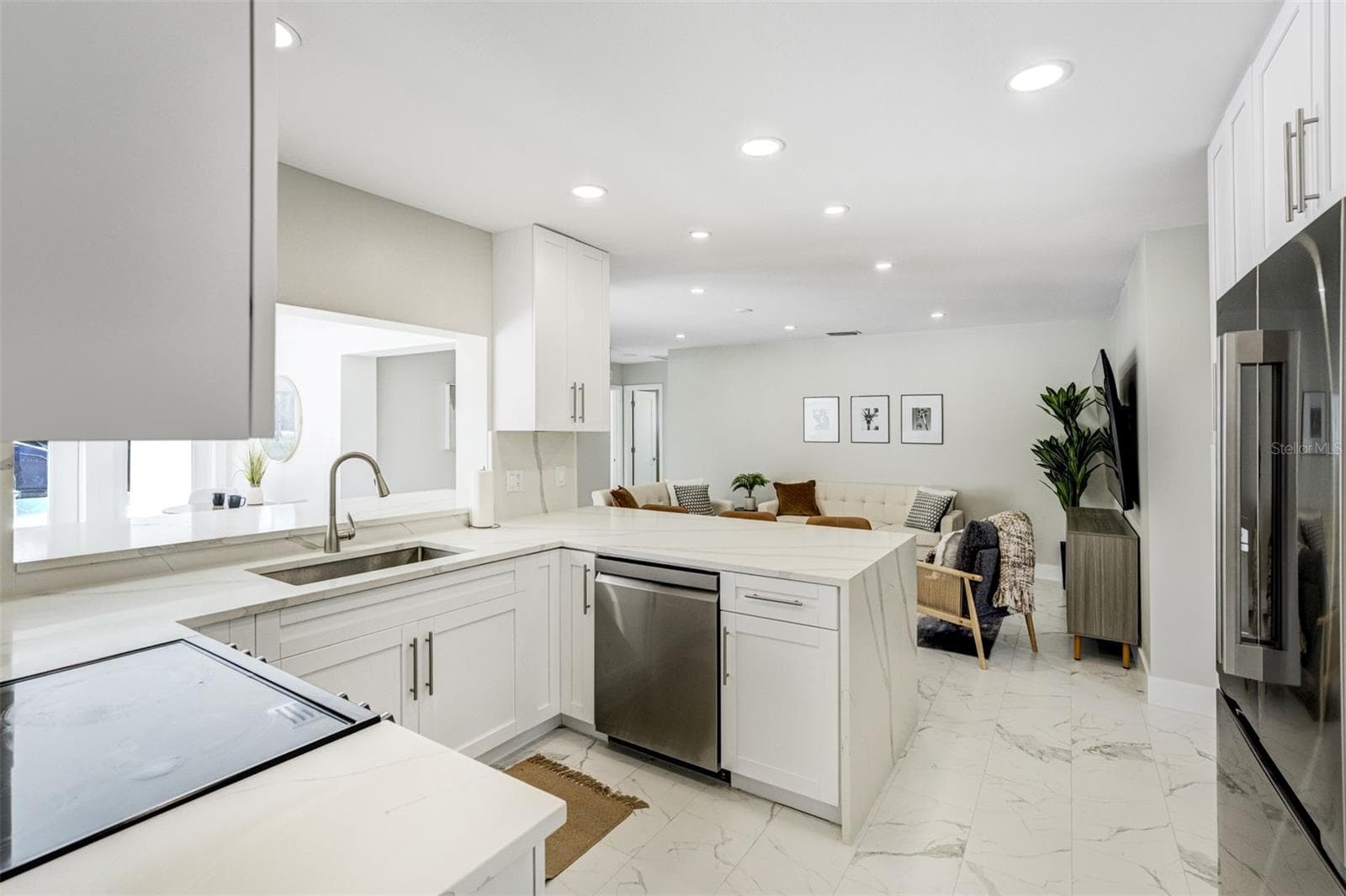 Kitchen - 3923 DORAL DR, TAMPA
