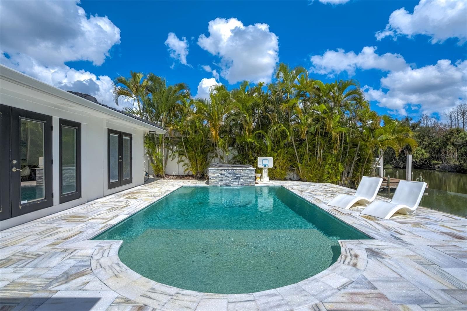 Saltwater pool - 3923 DORAL DR, TAMPA