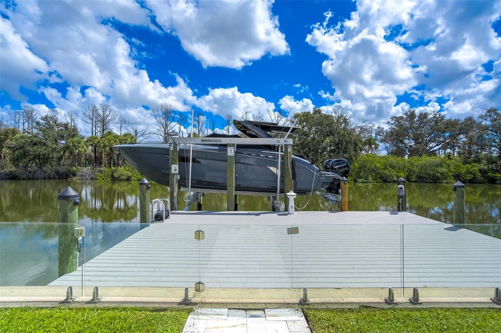 24000 lb lift - 3923 DORAL DR, TAMPA