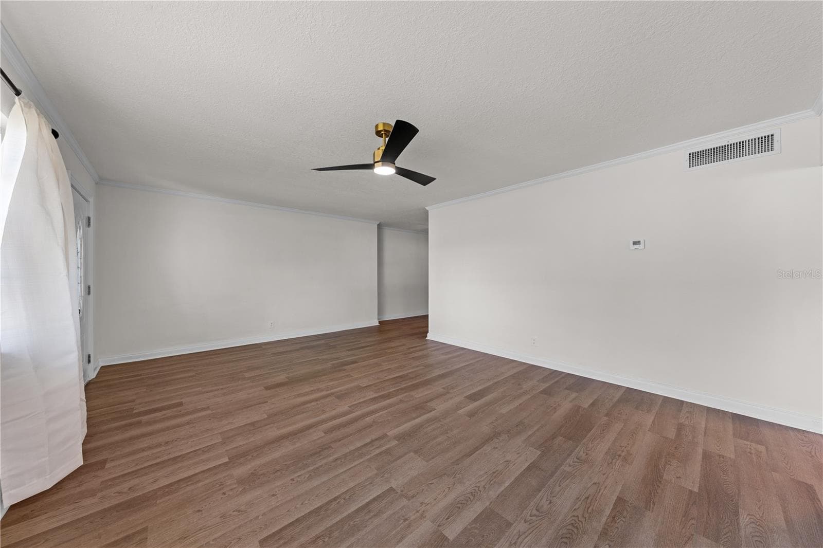 Single Family Residence at 406 E DRURY AVE, KISSIMMEE, photo 6 of 59