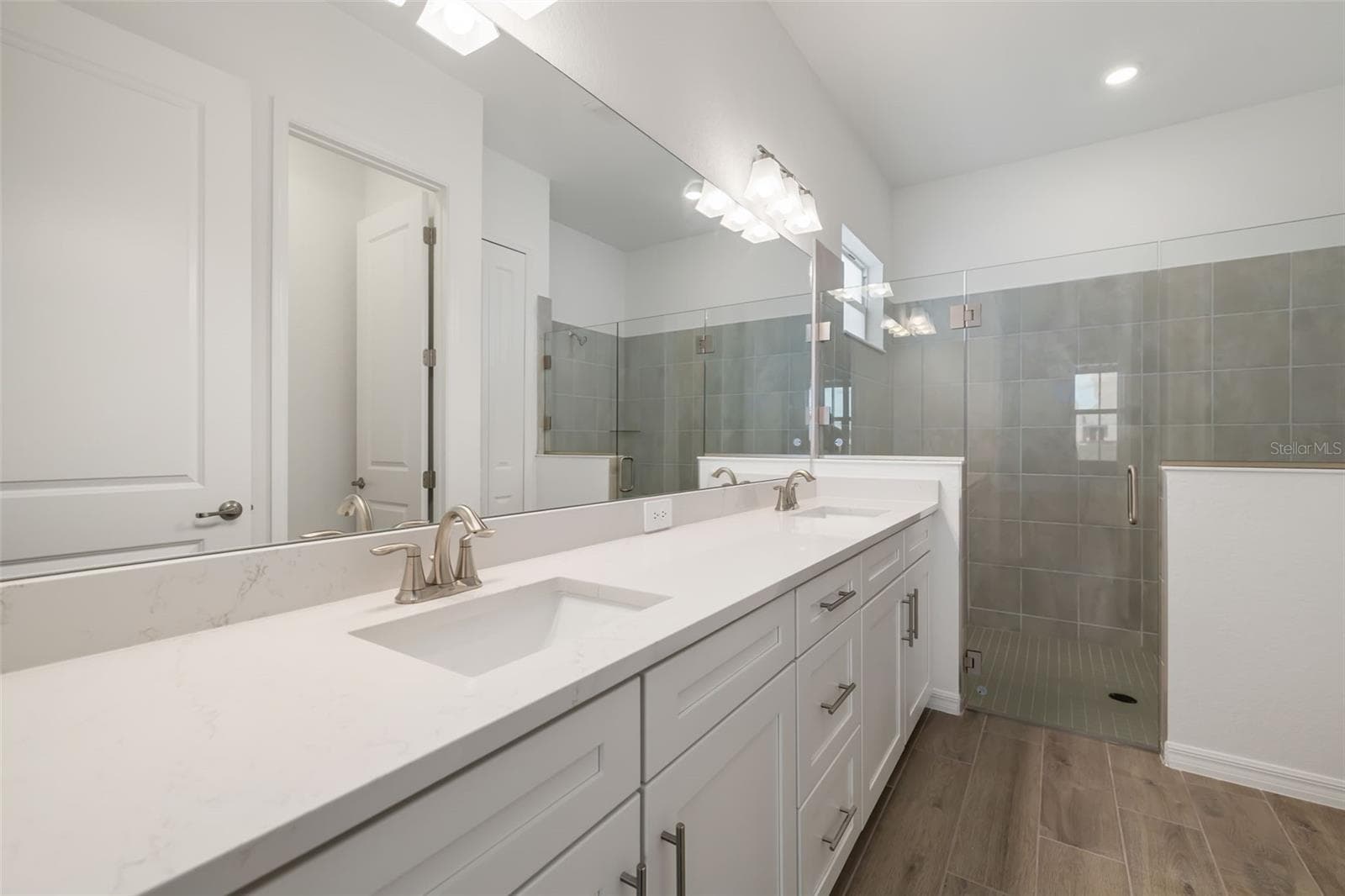 Single Family Residence at 5613 LIGHTNING WHELK LN, LAKEWOOD RANCH, photo 20 of 54