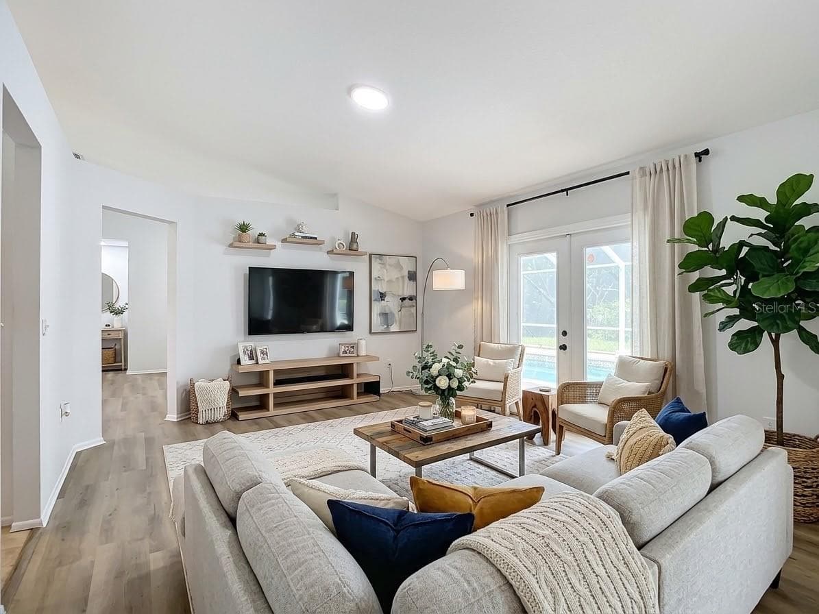 Family room - 1056 SHADY HOLLOW DR, DELAND