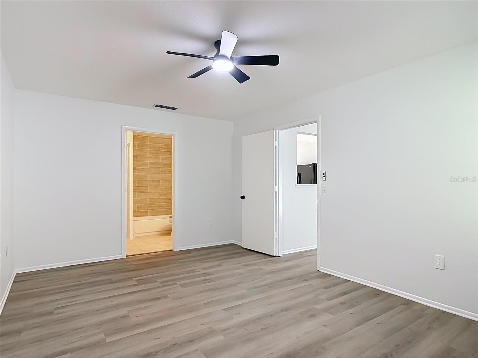 Master bedroom - 1056 SHADY HOLLOW DR, DELAND