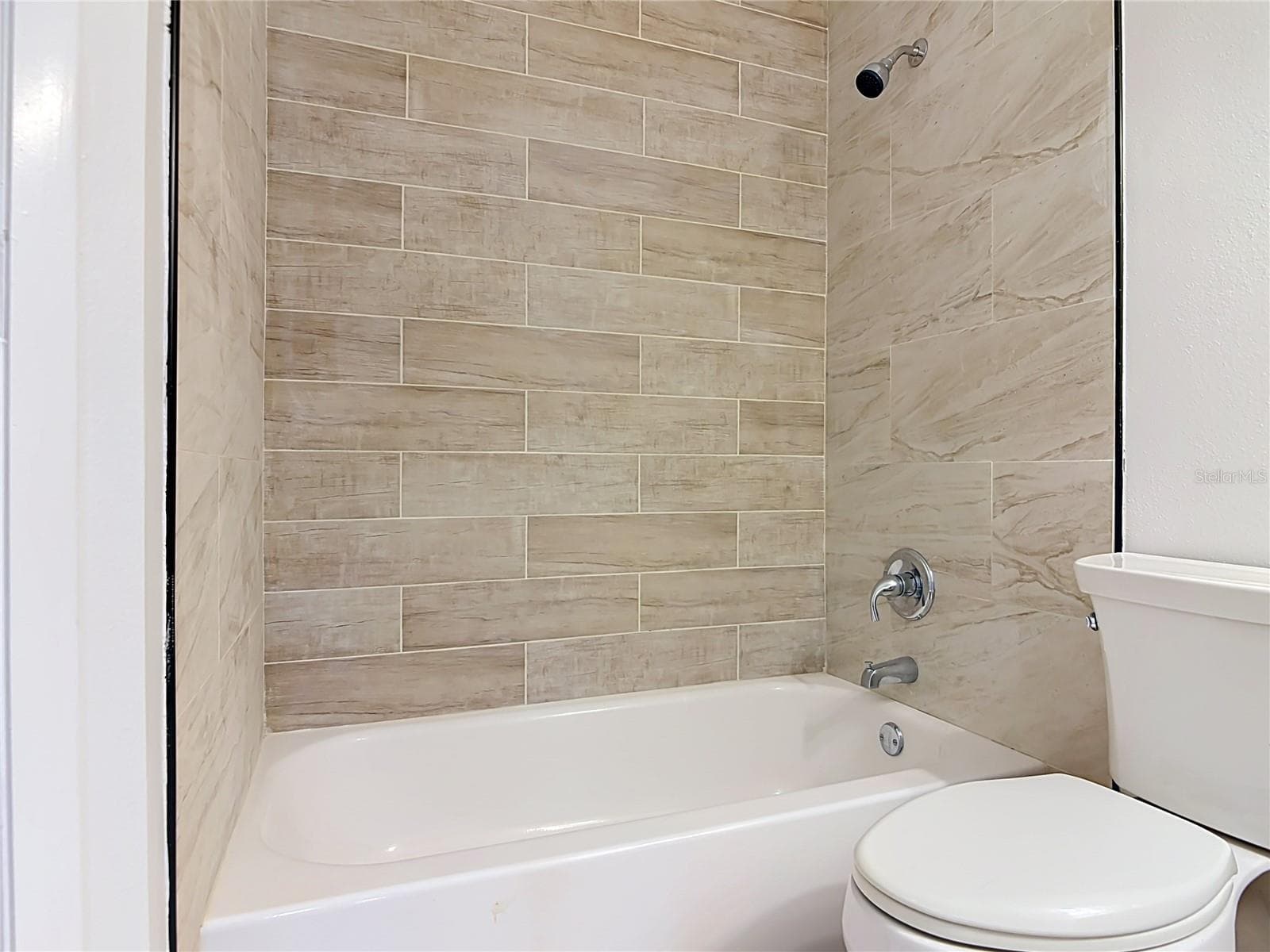 Master Bathroom - 1056 SHADY HOLLOW DR, DELAND