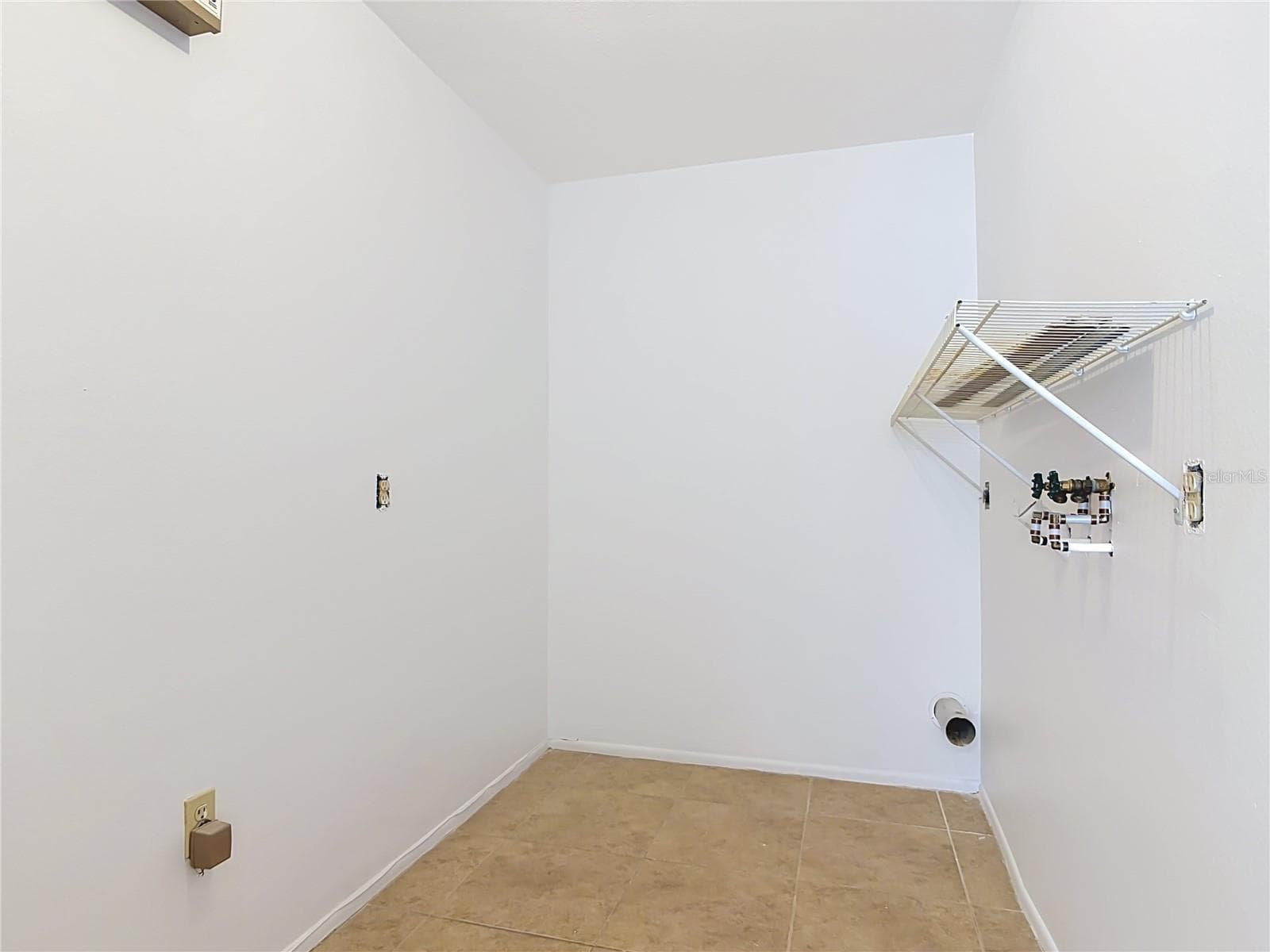 Laundry room - 1056 SHADY HOLLOW DR, DELAND