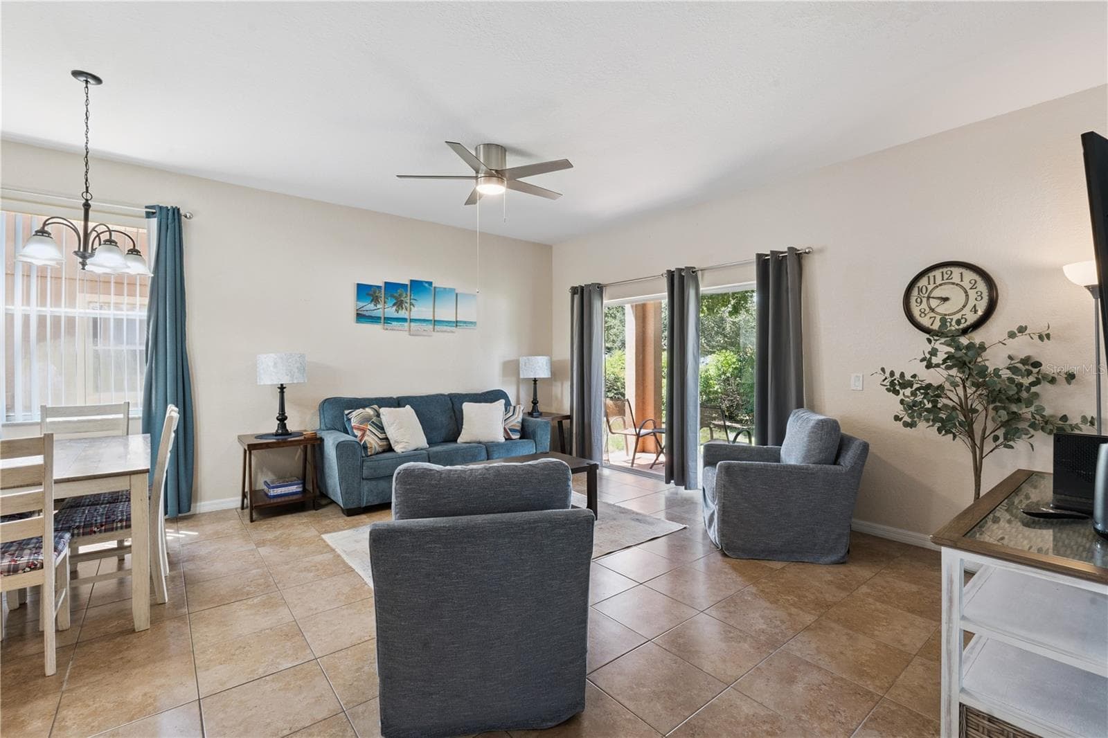 Family Room - 570 CALABRIA AVE, DAVENPORT