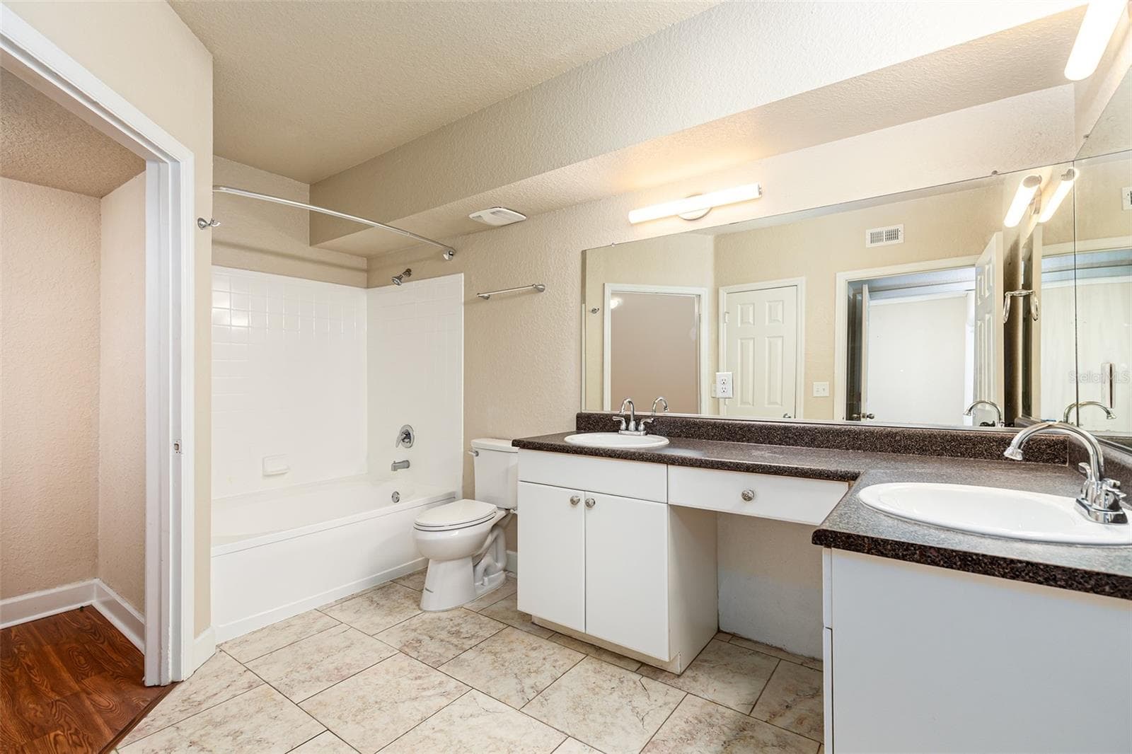 Primary Suite - Bathroom - 206 E SOUTH ST #4007, ORLANDO