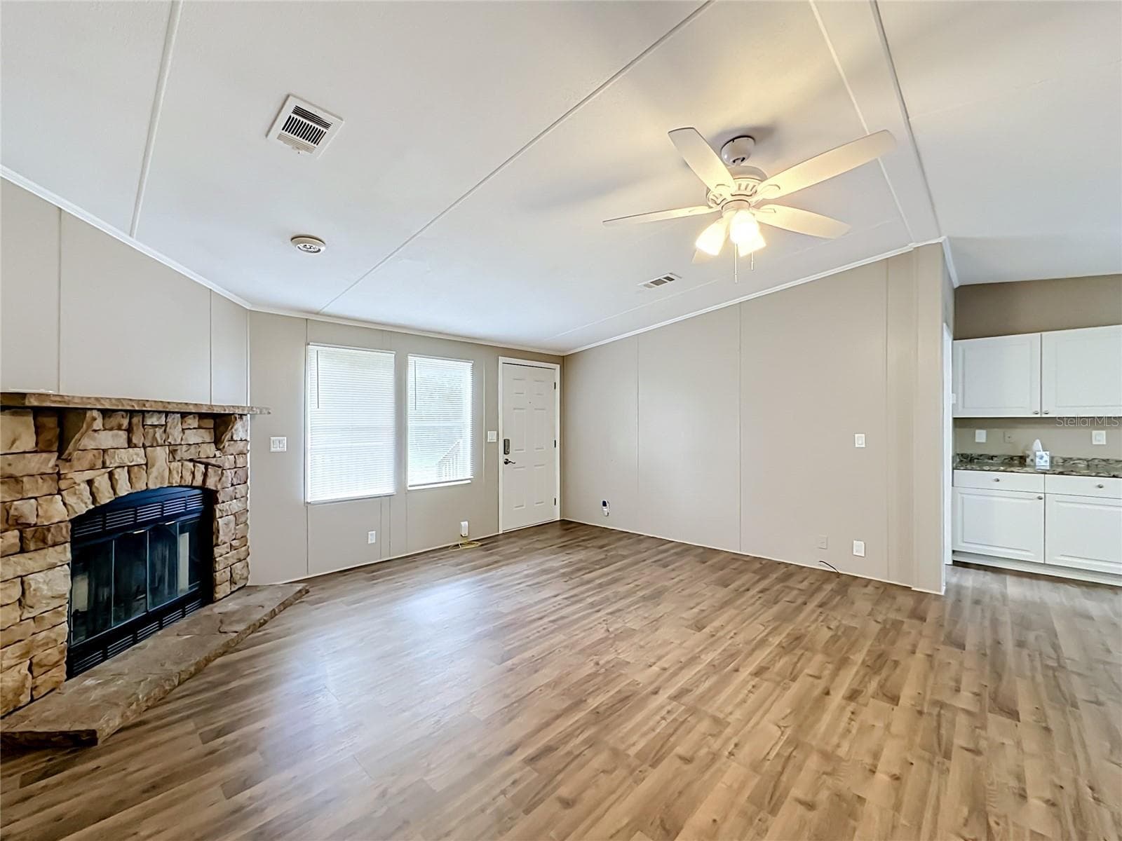 Manufactured Home at 12271 NE 106TH ST, ARCHER, photo 5 of 26