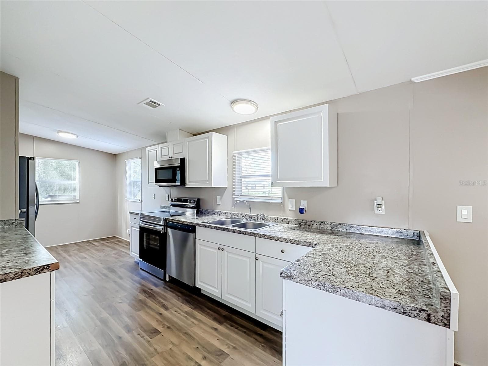 Manufactured Home at 12271 NE 106TH ST, ARCHER, photo 8 of 26