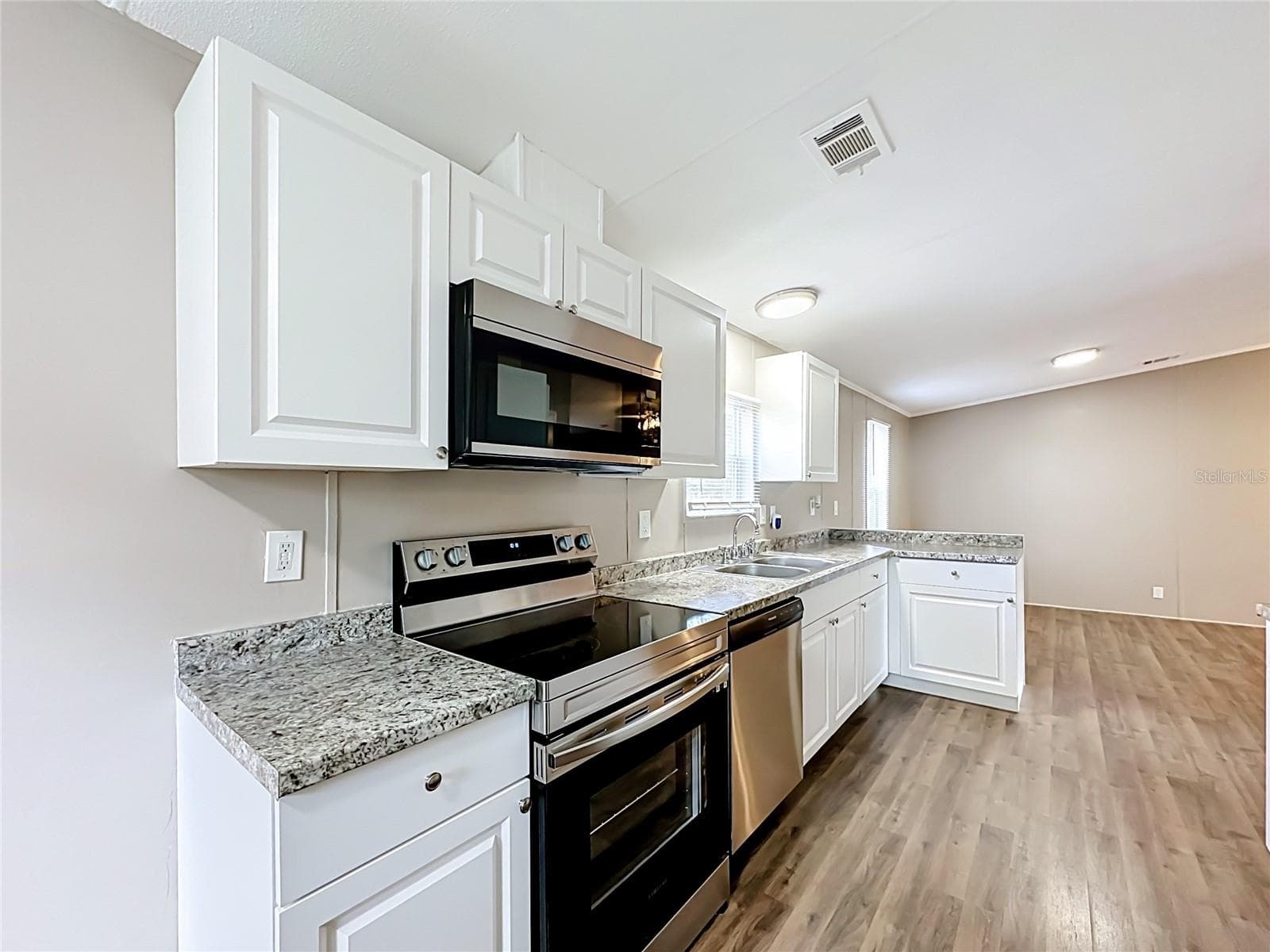 Manufactured Home at 12271 NE 106TH ST, ARCHER, photo 9 of 26