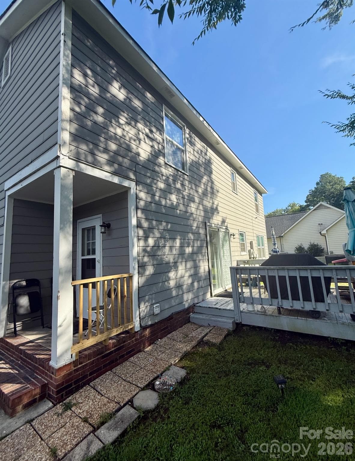 Single Family Residence at 10520 Queensmead Circle, Charlotte, photo 5 of 18