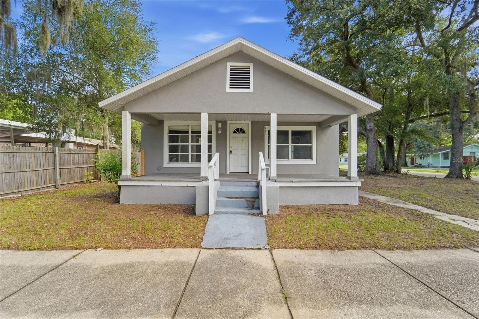 717 S LOCUST AVE