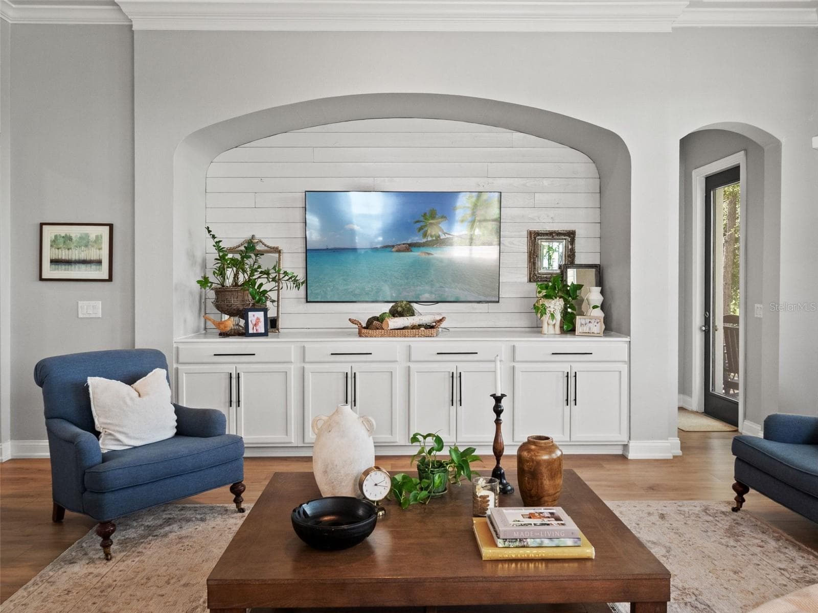 Built-ins in great room - 25535 HAWKS RUN LN, SORRENTO