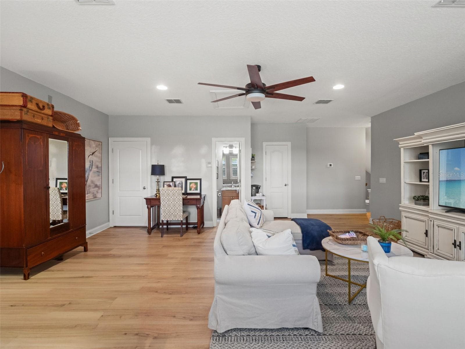 Apartment area with full bath - 25535 HAWKS RUN LN, SORRENTO