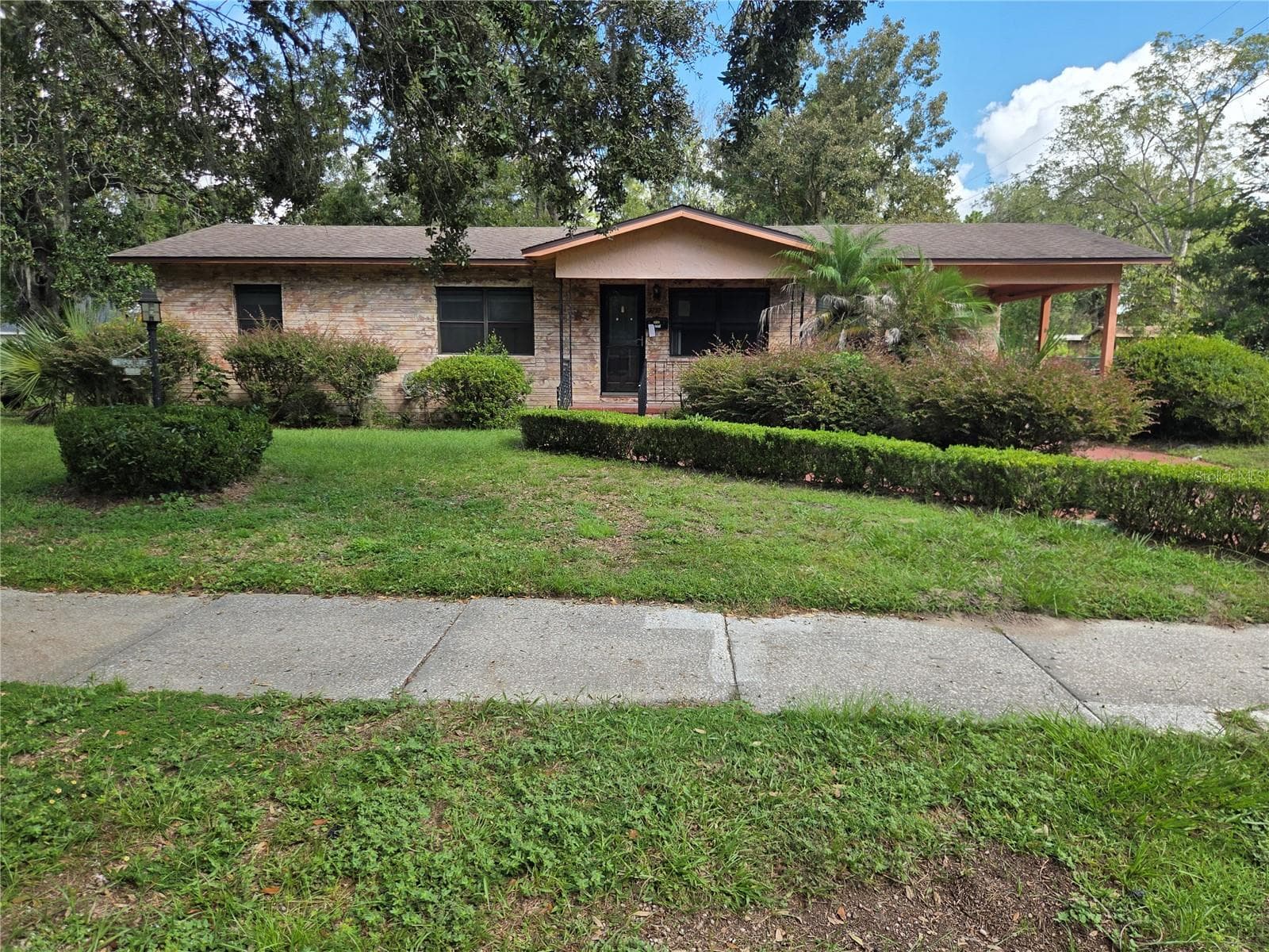 2212 NE 8TH AVE